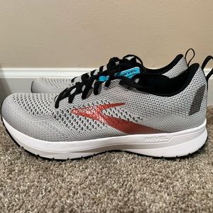 BRAND NEW Brooks Revel 4s